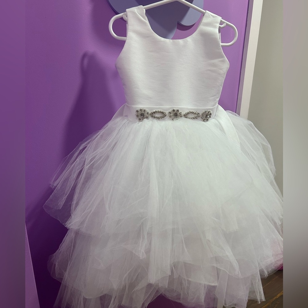 Elegant White Tulle Dress with Embellished Waist